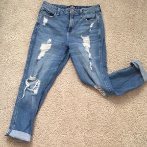 High waisted Hollister mom jeans!